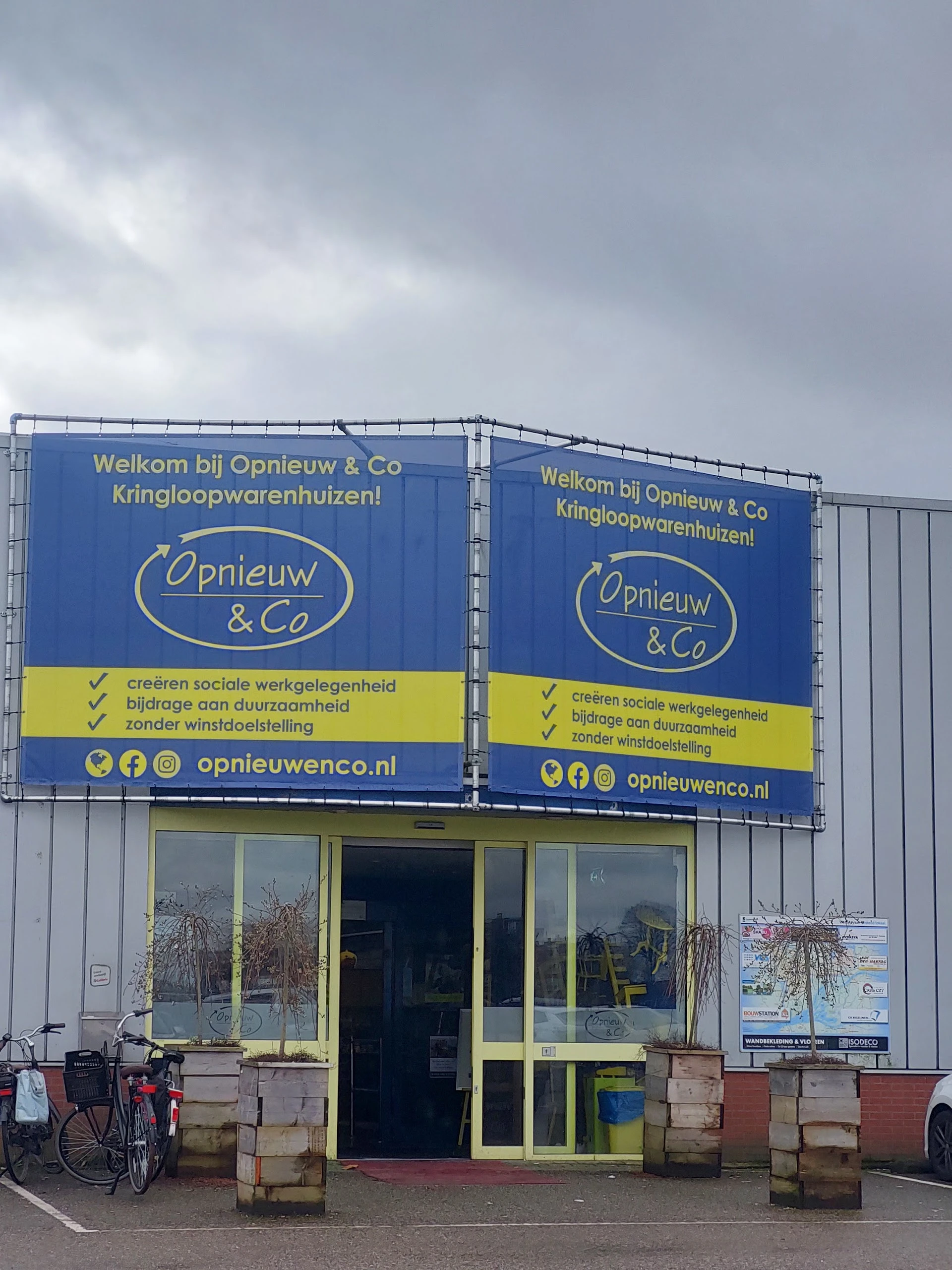 Kringloopwinkel Kringloopwinkel Opnieuw & Co Dordrecht in Dordrecht