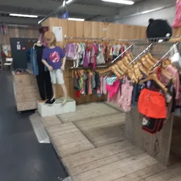 Bezoeker foto van Kringloopwinkel Opnieuw & Co Papendrecht in Papendrecht