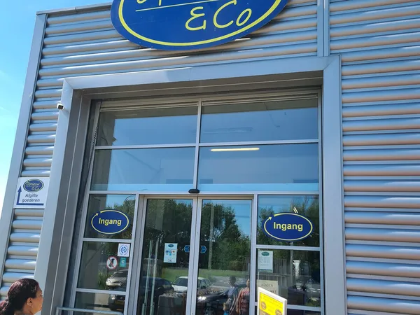 Kringloopwinkel Kringloopwinkel Opnieuw & Co Zwijndrecht in Zwijndrecht