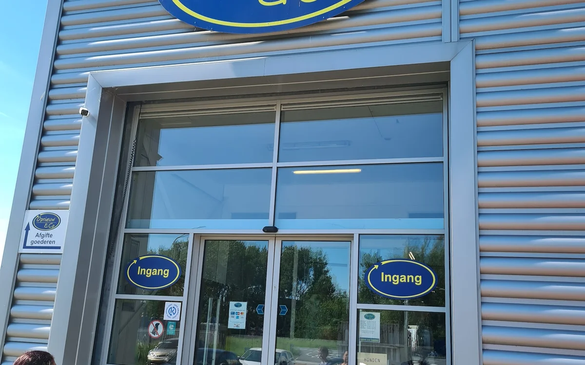 Kringloopwinkel Kringloopwinkel Opnieuw & Co Zwijndrecht in Zwijndrecht