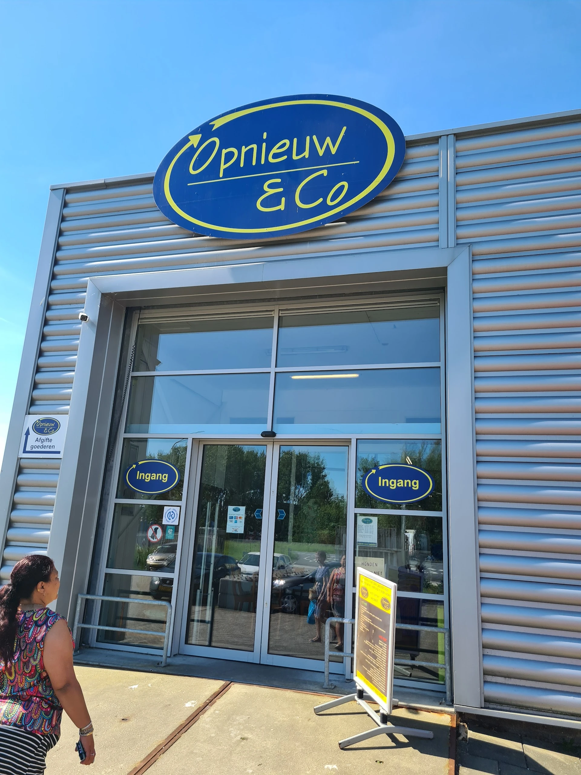 Kringloopwinkel Kringloopwinkel Opnieuw & Co Zwijndrecht in Zwijndrecht