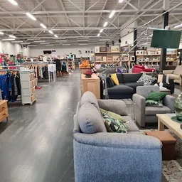 Bezoeker foto van Kringloopwinkel Opnieuw & Co Zwijndrecht in Zwijndrecht