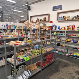 Bezoeker foto van Kringloopwinkel Opnieuw & Co Zwijndrecht in Zwijndrecht