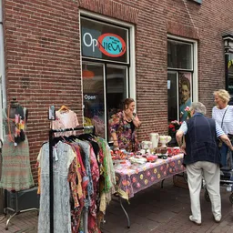 Kringloopwinkel Kringloopwinkel Opnieuw Vintage, Vinyl & Design in Delden