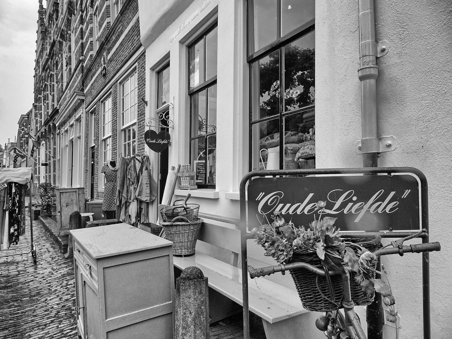 Kringloopwinkel Kringloopwinkel "Oude Liefde" in Woudrichem