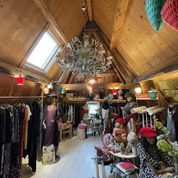 Bezoeker foto van Kringloopwinkel "Oude Liefde" in Woudrichem