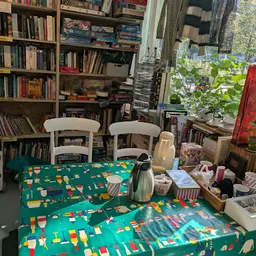 Bezoeker foto van Kringloopwinkel Overhoop Buurtwinkel in Utrecht