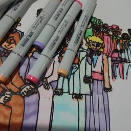 Close-up van gekleurde markers/stiften naast een kleurrijke handgetekende illustratie met figuren