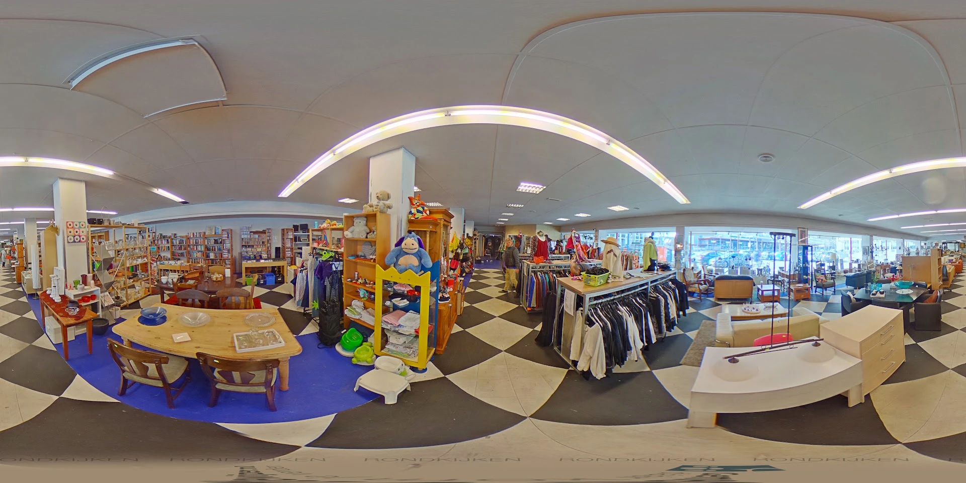 Kringloopwinkel PortAgora KringloopWarenhuis in Tilburg