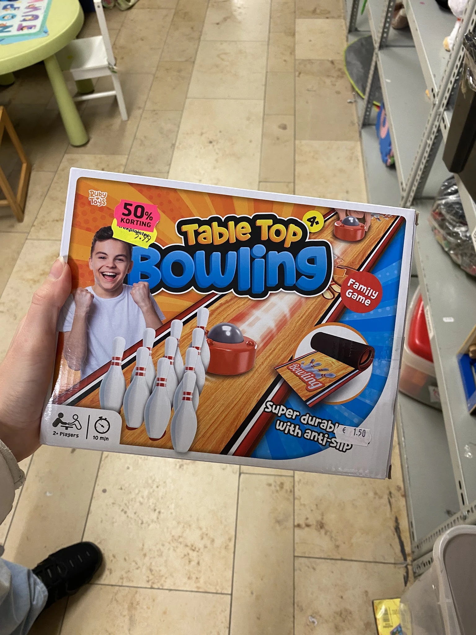 Verpakking van Table Top Bowling, een tafelspel met kegels en gooiapparaat