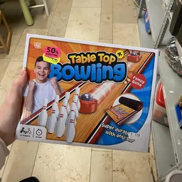Verpakking van Table Top Bowling, een tafelspel met kegels en gooiapparaat
