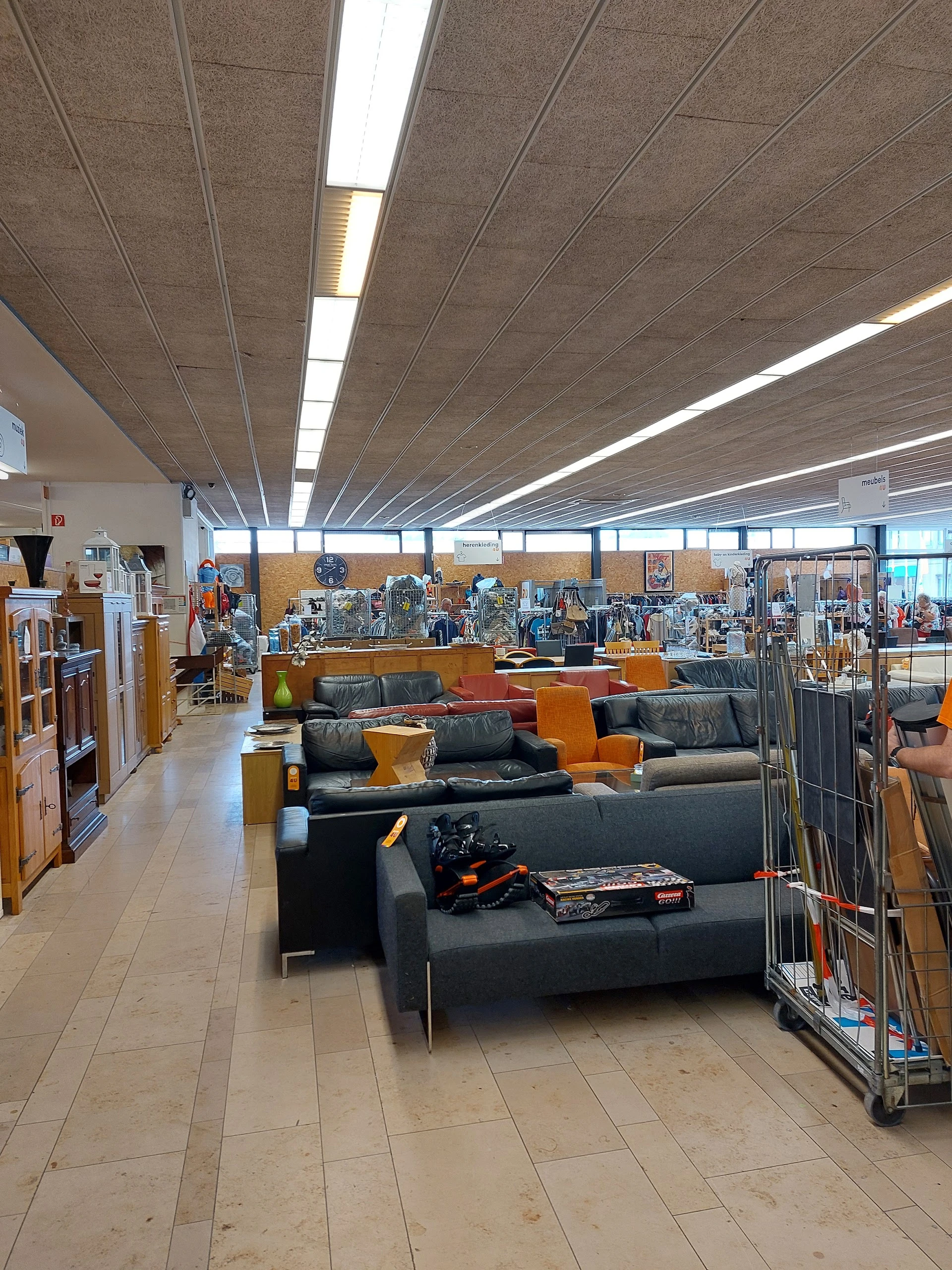 RD4U kringloopshop Heerlen in Heerlen met tweedehands boeken, dinky toys en elektronica