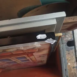 Prijskaartje met €44,95 op tweedehands item in winkelrek