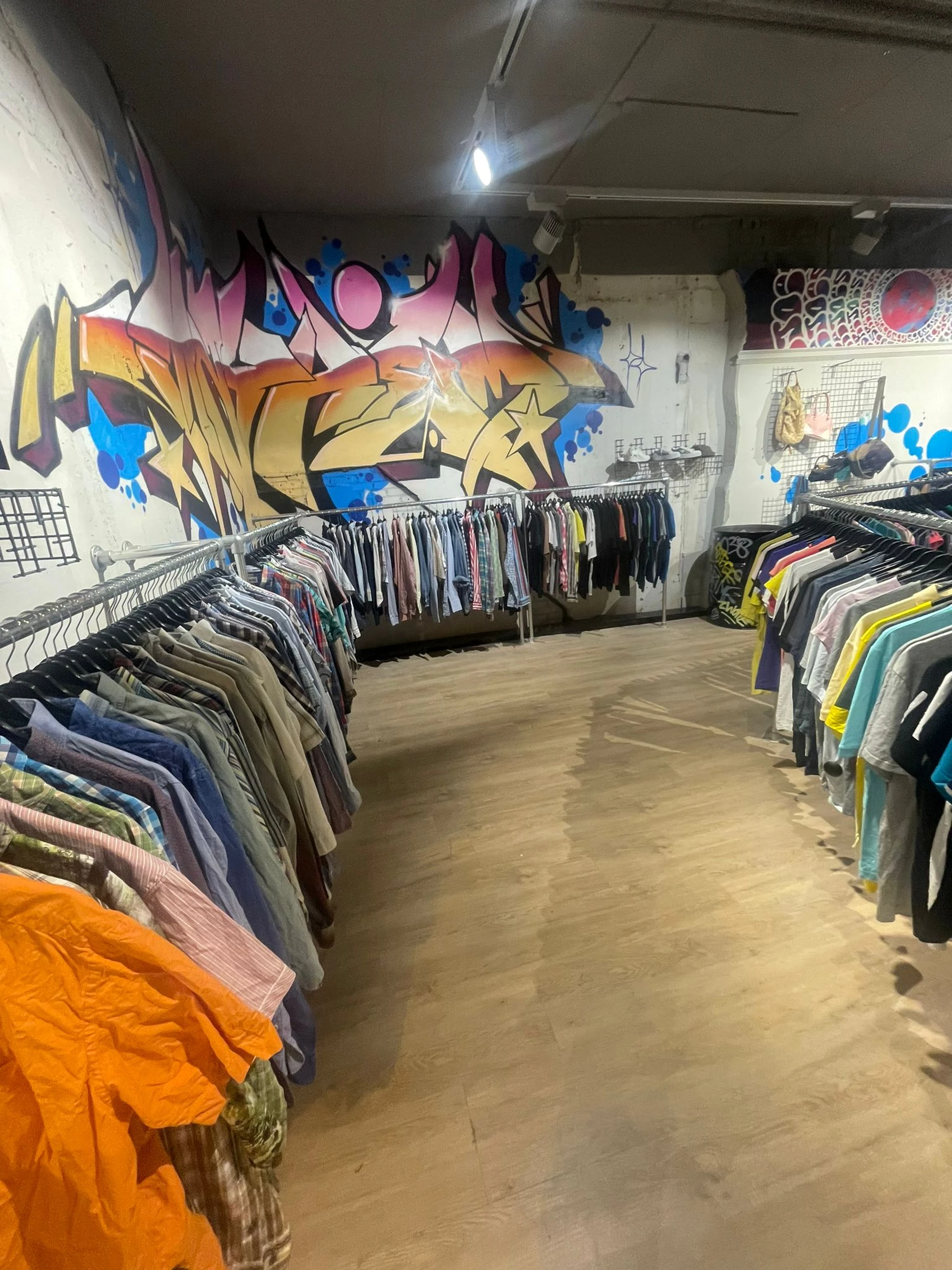 Rejoes Zwolle in Zwolle met tweedehands meubels en kleding