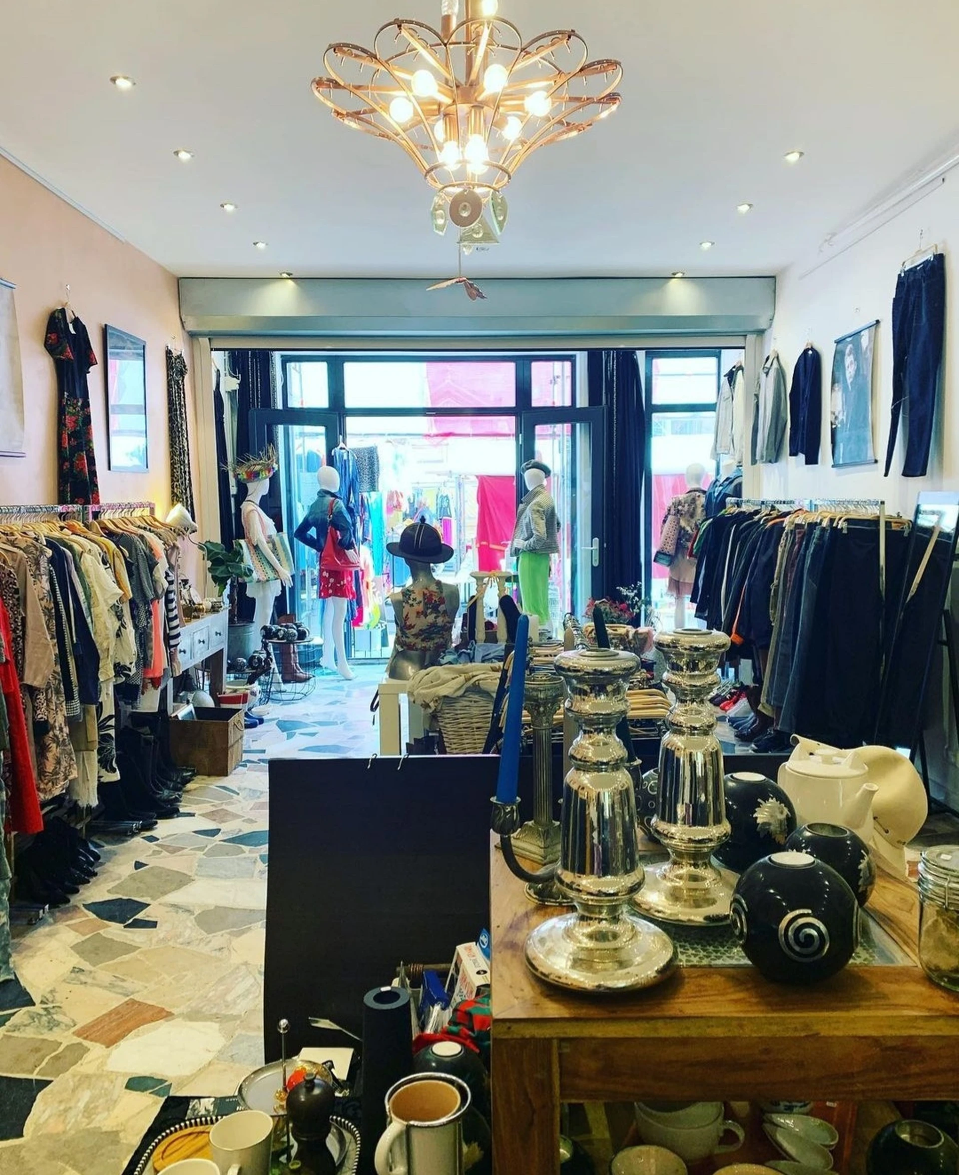 Kringloopwinkel Kringloopwinkel Relove Outlet in Amsterdam