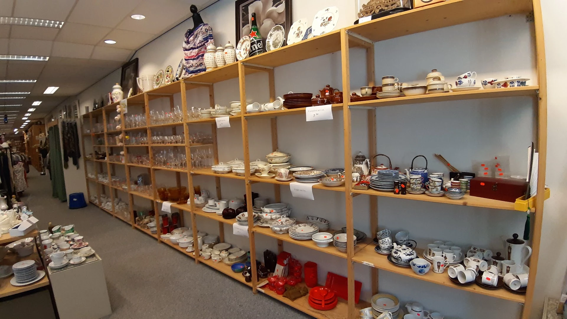 Renkumse kringloopwinkel JanSplinter in Renkum met tweedehands boeken, gereedschappen en huis- en inrichting