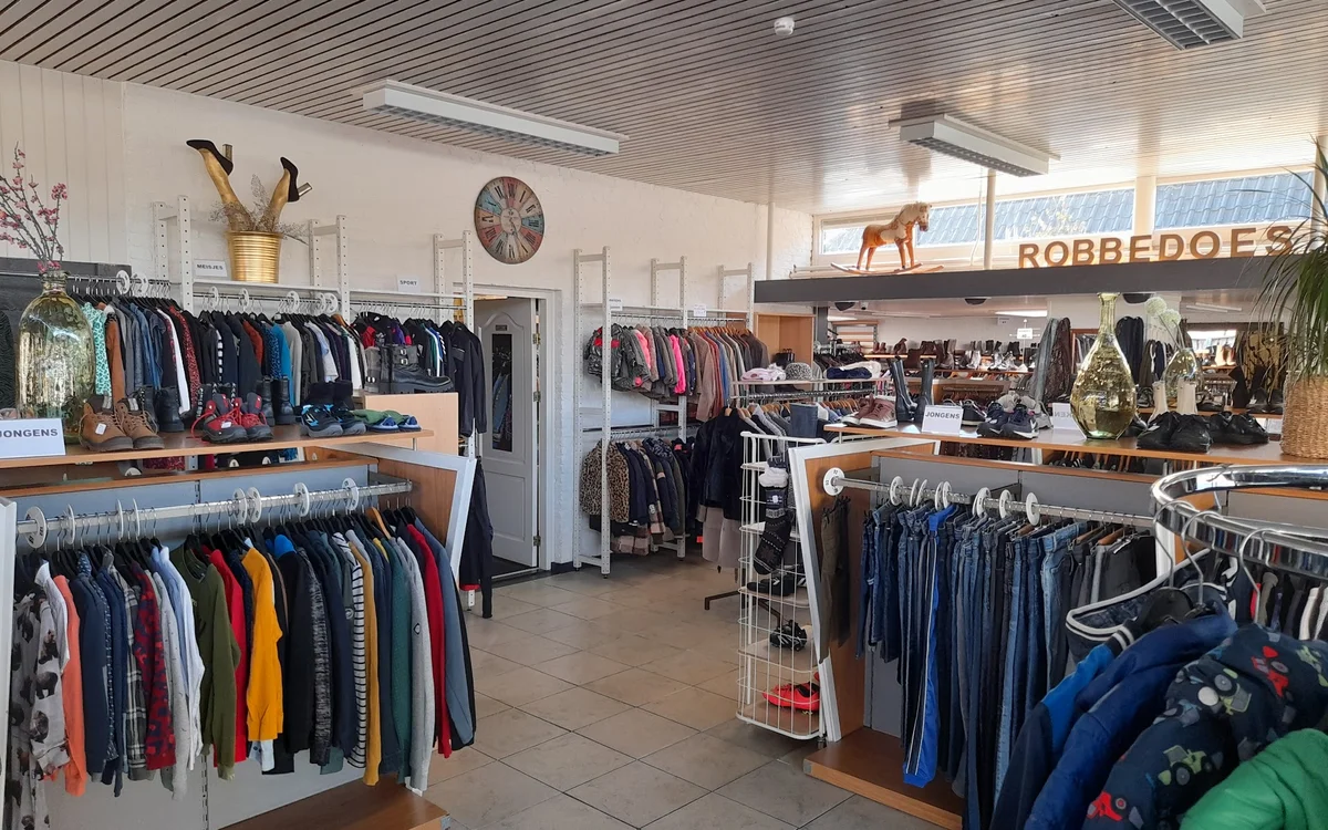 Kringloopwinkel Robbedoes kleding 'zo goed als nieuw' in Heino