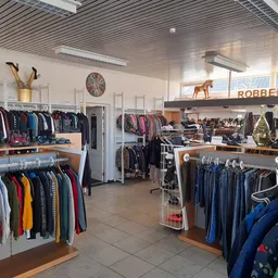 Kringloopwinkel Robbedoes kleding 'zo goed als nieuw' in Heino