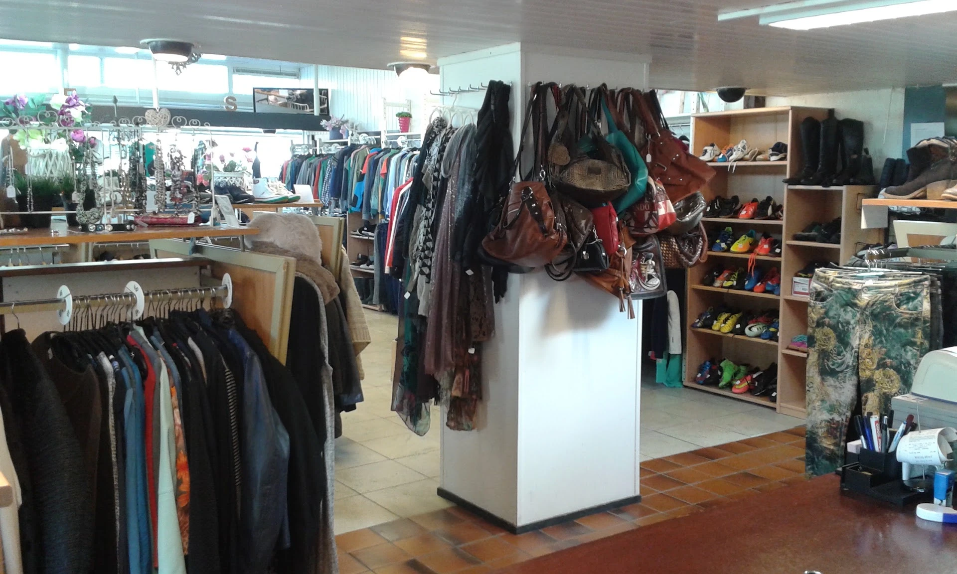 Foto gedeeld door eigenaar van Robbedoes kleding 'zo goed als nieuw' in Heino