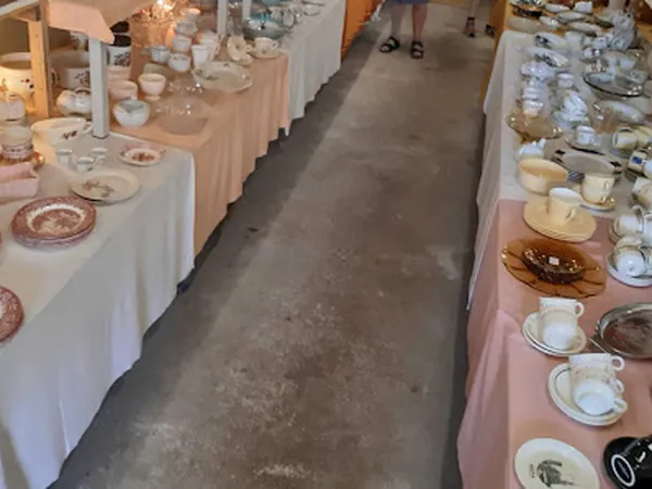 Bezoeker foto van Kringloopwinkel Rommelmarkt Den Hoorn in Den Hoorn