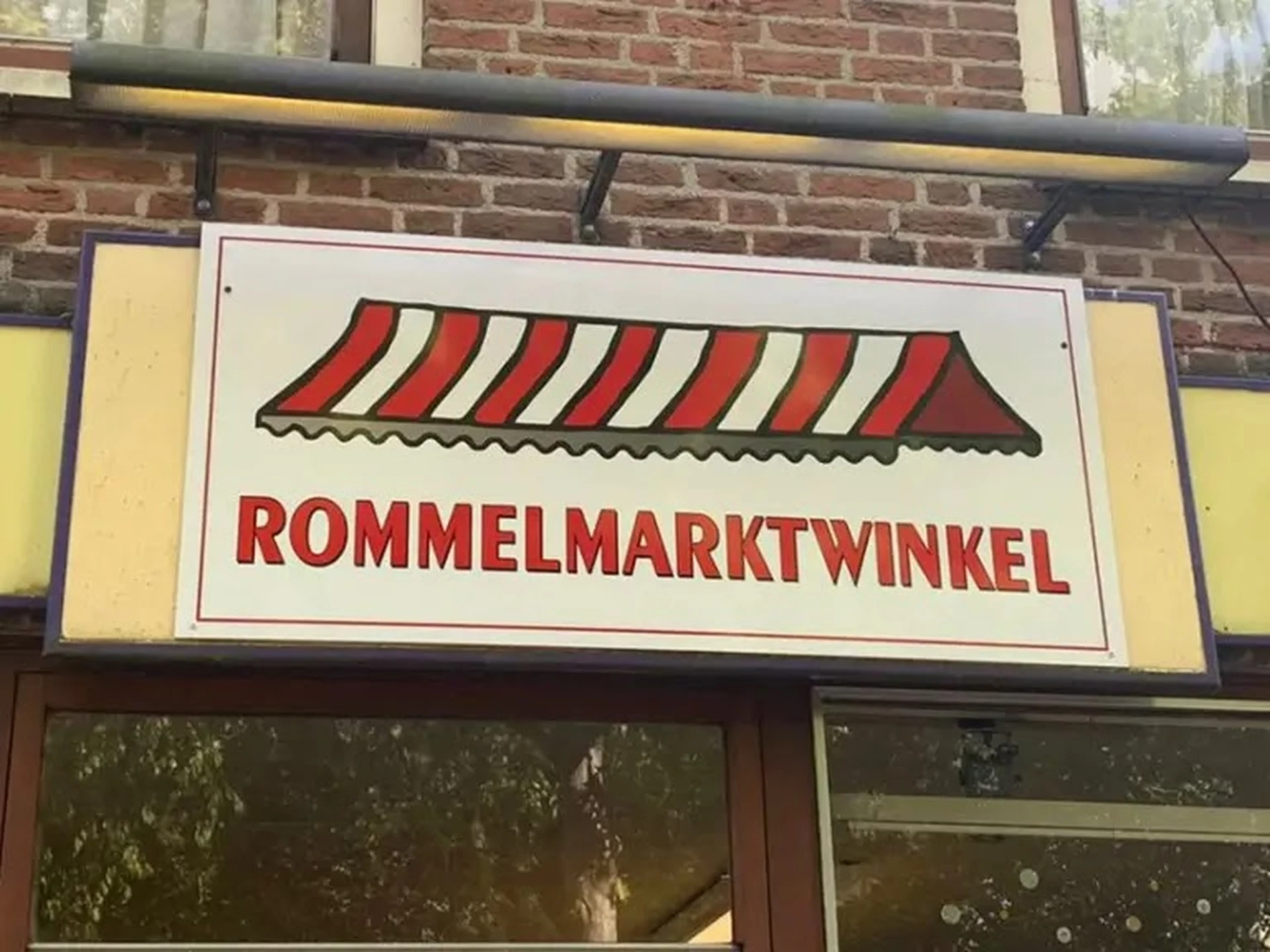 Kringloopwinkel Rommelmarktwinkel in Hoevelaken