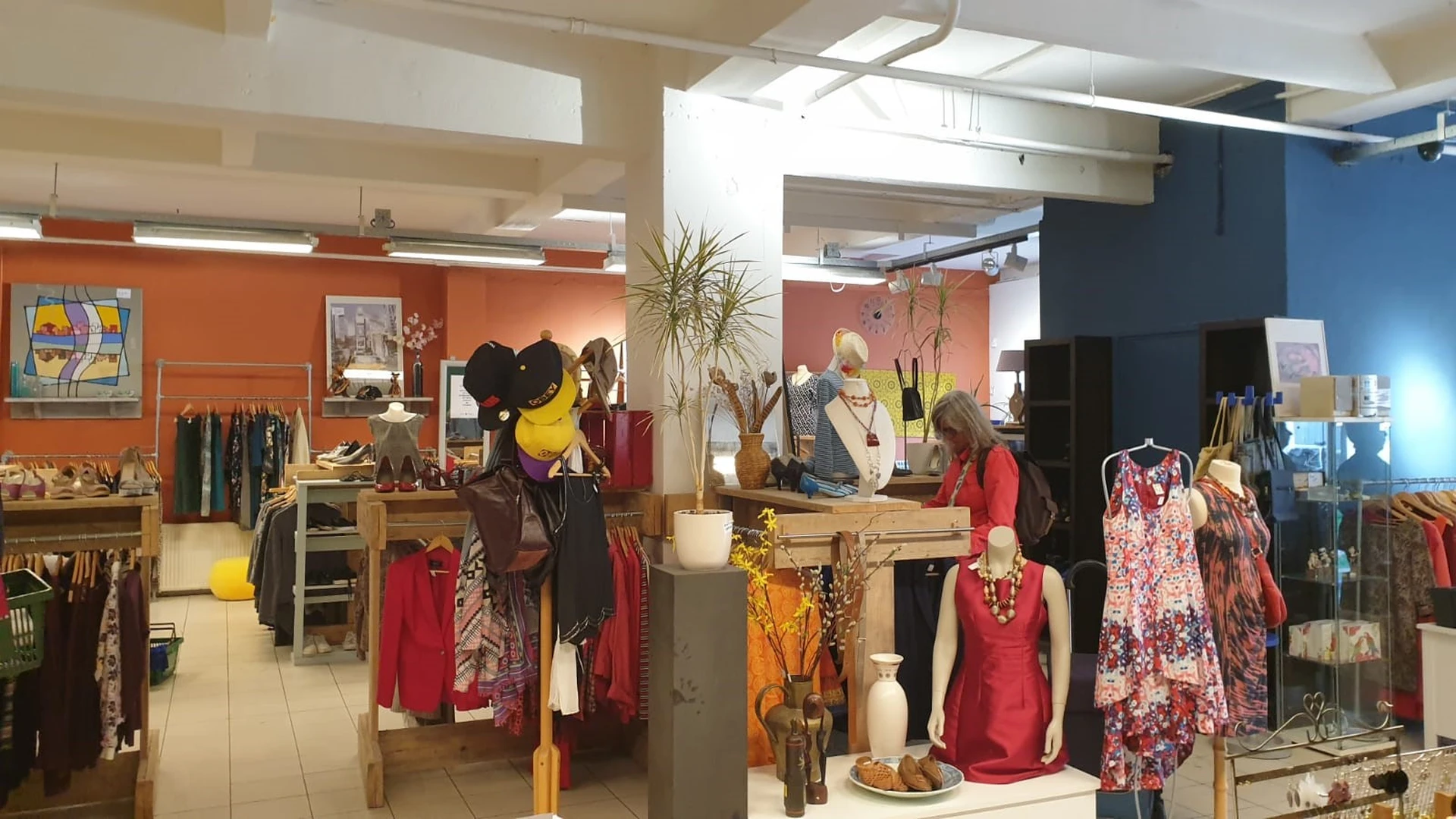 Kringloopwinkel Schroeder Kringloop Holland Fahrenheitstraat in Den Haag