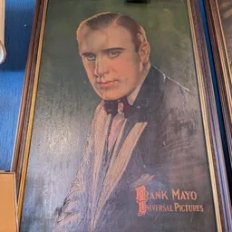 Ingelijste vintage filmaffiche van Frank Mayo in pak en stropdas