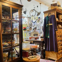 Bezoeker foto van Kringloopwinkel Second Life Brocante - Verlichting - Boeken in Gaanderen