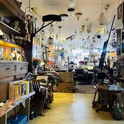 Bezoeker foto van Kringloopwinkel Second Life Brocante - Verlichting - Boeken in Gaanderen