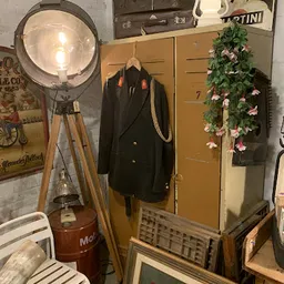 Bezoeker foto van Kringloopwinkel Second Life Brocante - Verlichting - Boeken in Gaanderen