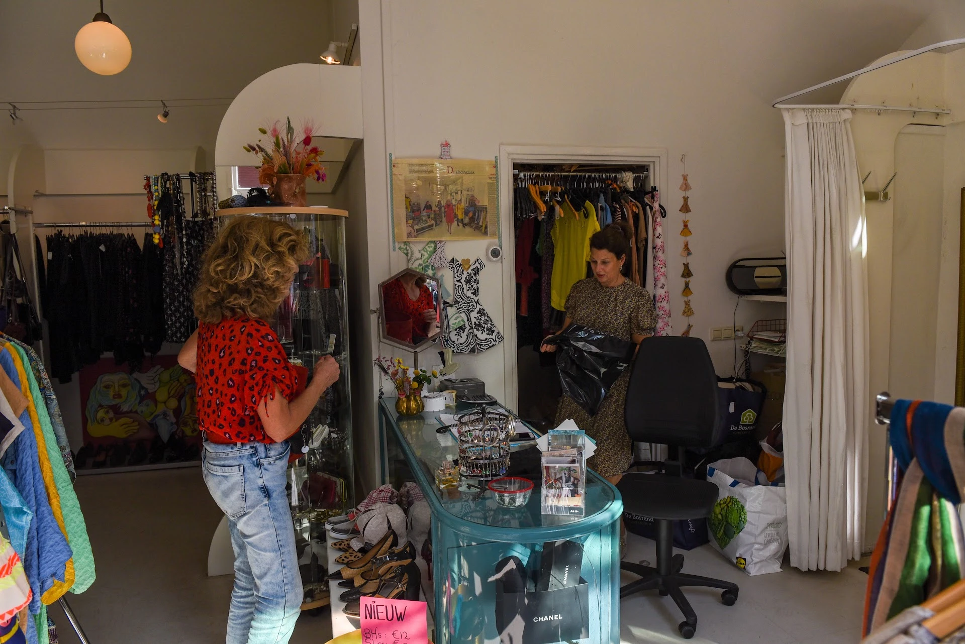 Second Trend in Leiden met tweedehands meubels en kleding