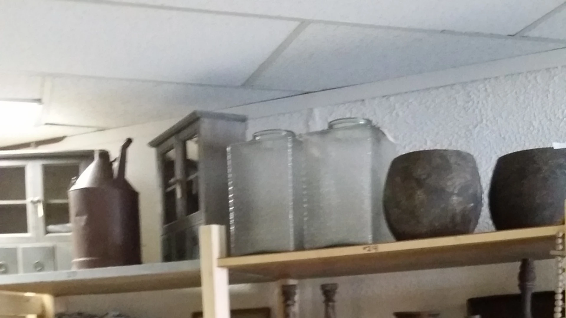 Sinkel Harkema in Harkema met tweedehands meubels en kleding