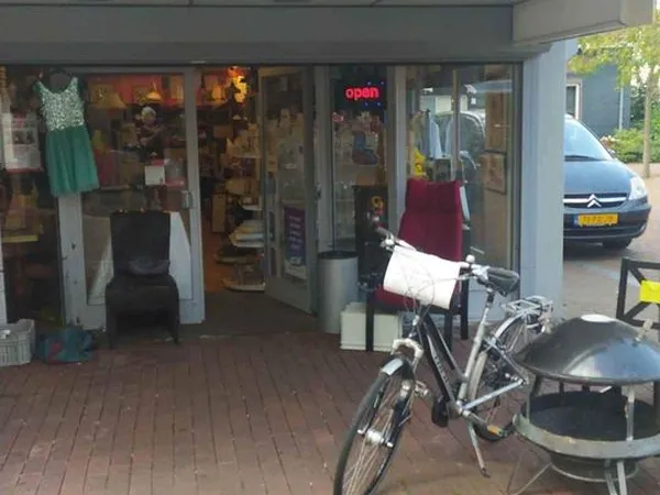 Kringloopwinkel Kringloopwinkel sjakie van de hoek in Spijkenisse