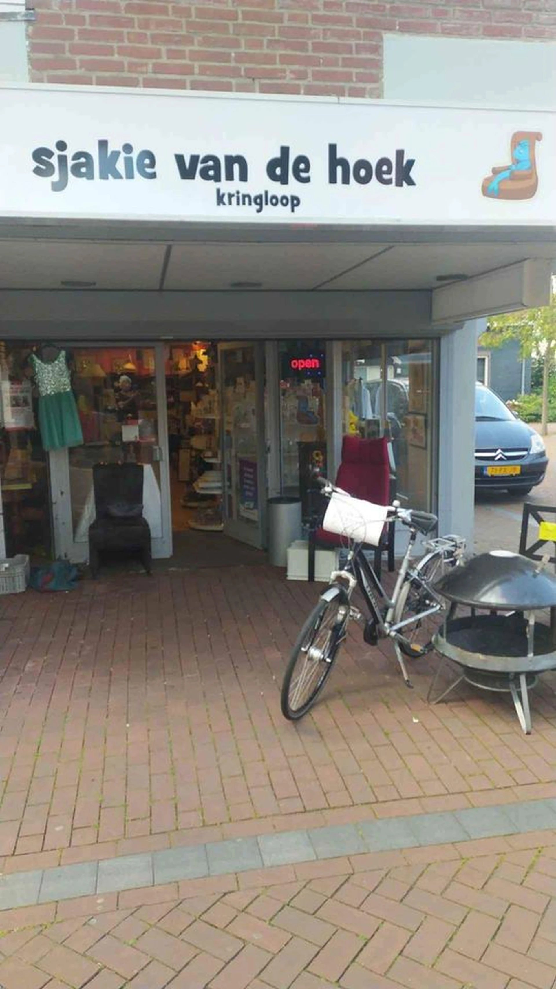 Kringloopwinkel Kringloopwinkel sjakie van de hoek in Spijkenisse