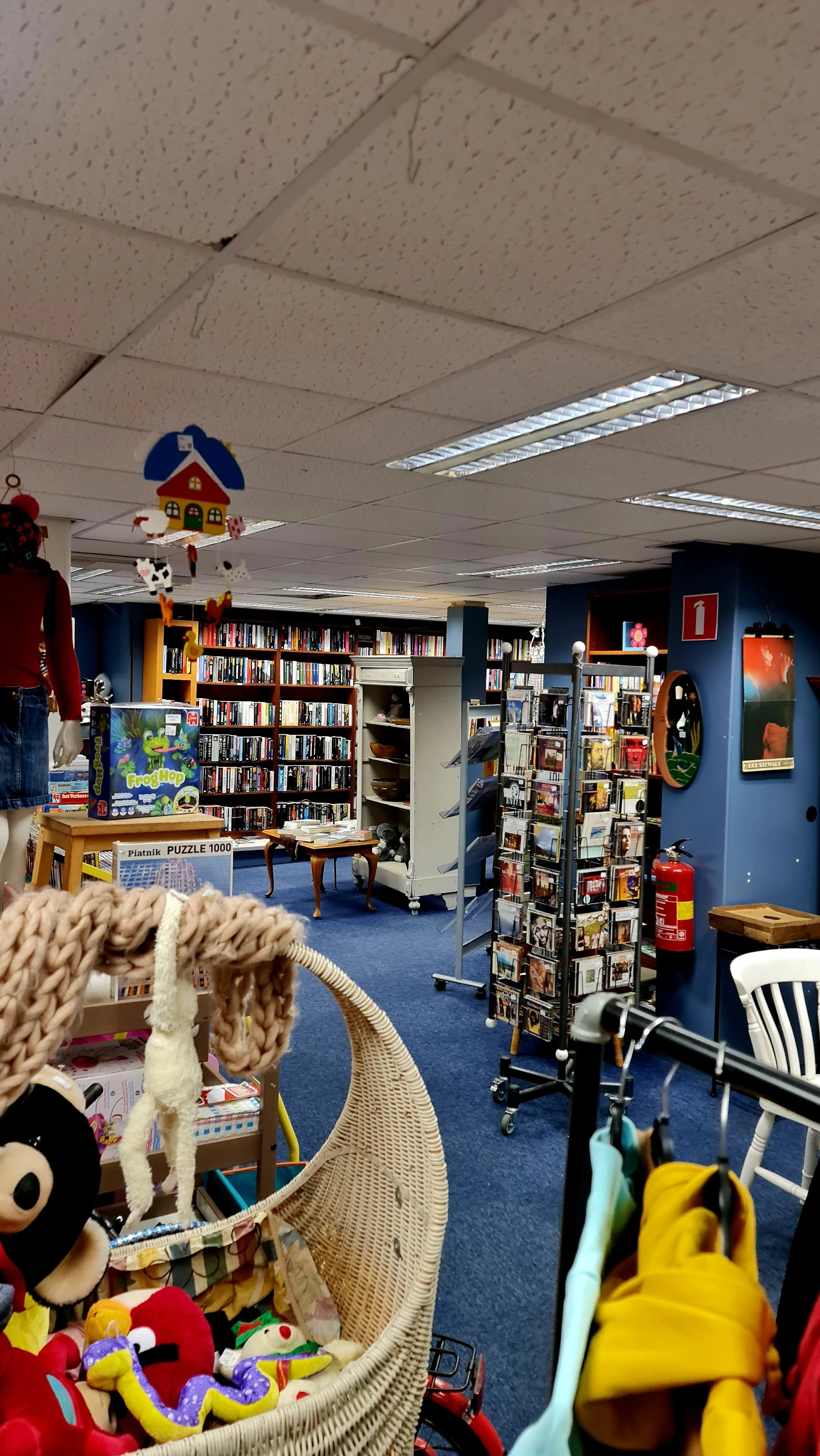 Kringloopwinkel SKS Store in Soest met tweedehands boeken, huishoudelijke apparaten en kleding