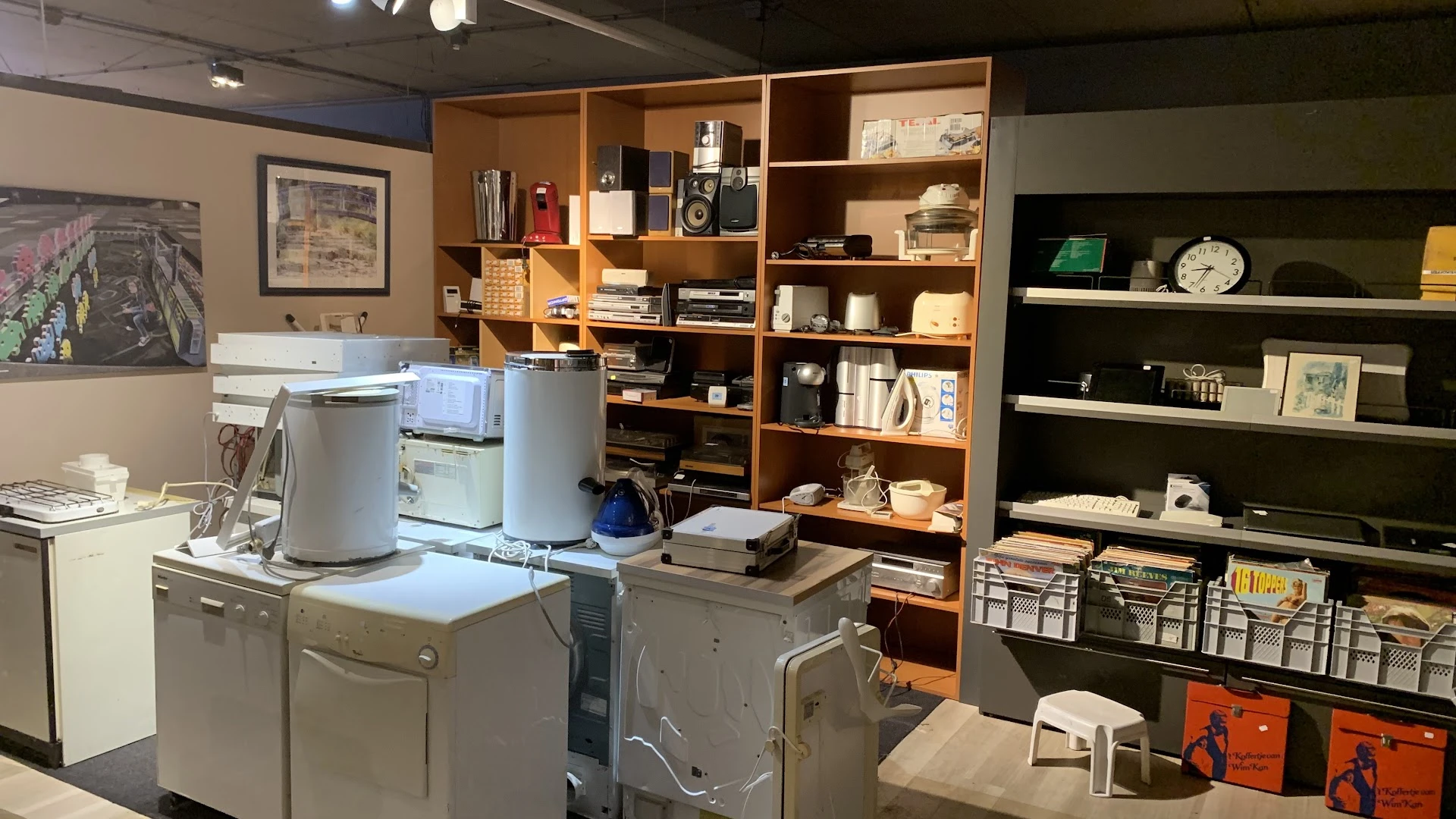 Slera Kringloop - De Uniekste koopjes (Gesloten) in Eindhoven met tweedehands boeken, computers en elektrische fietsen