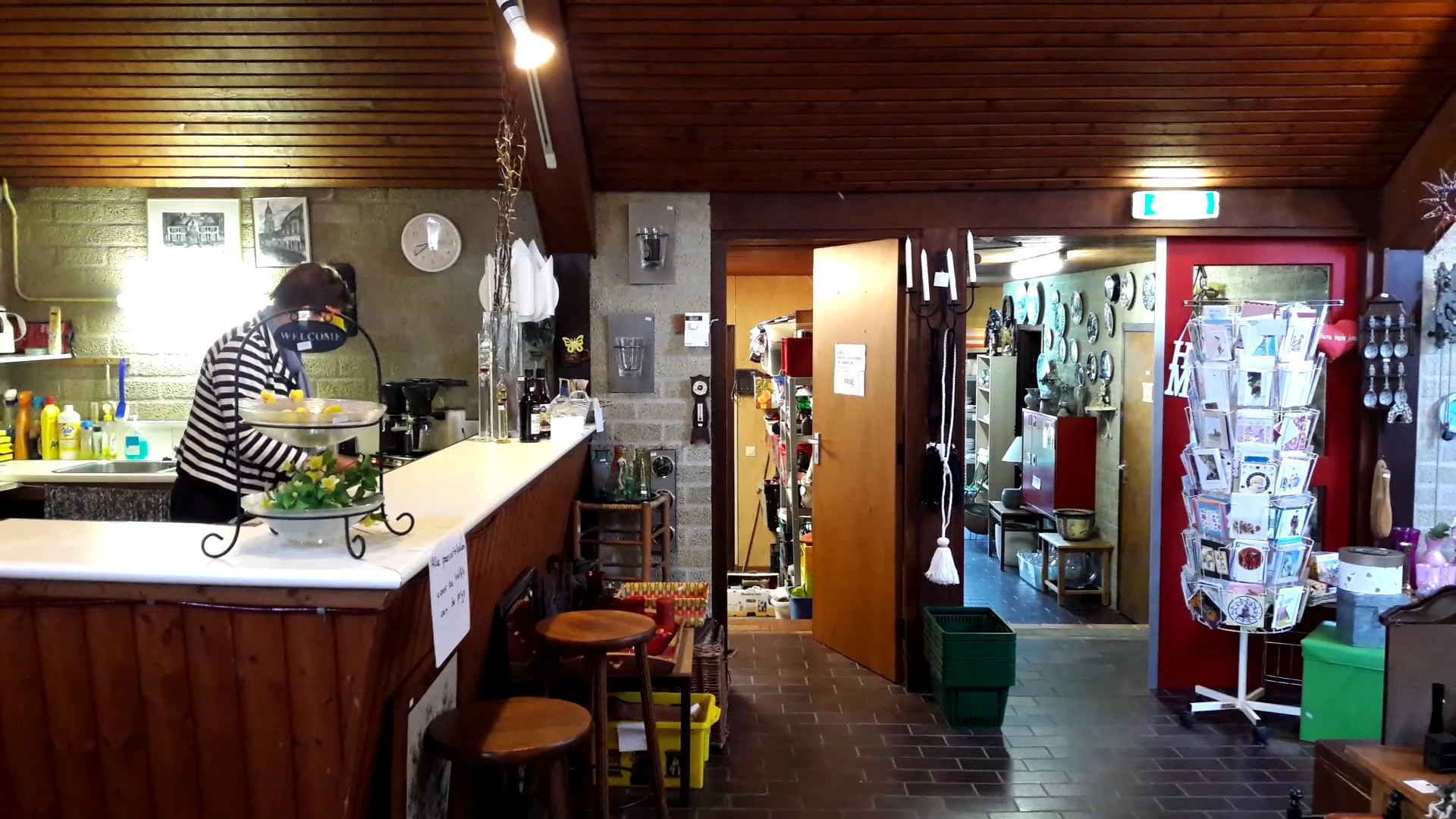 Kringloopwinkel Snuffelcorner Rhenen in Rhenen met tweedehands hoeden, huishoudelijke apparaten en kleding