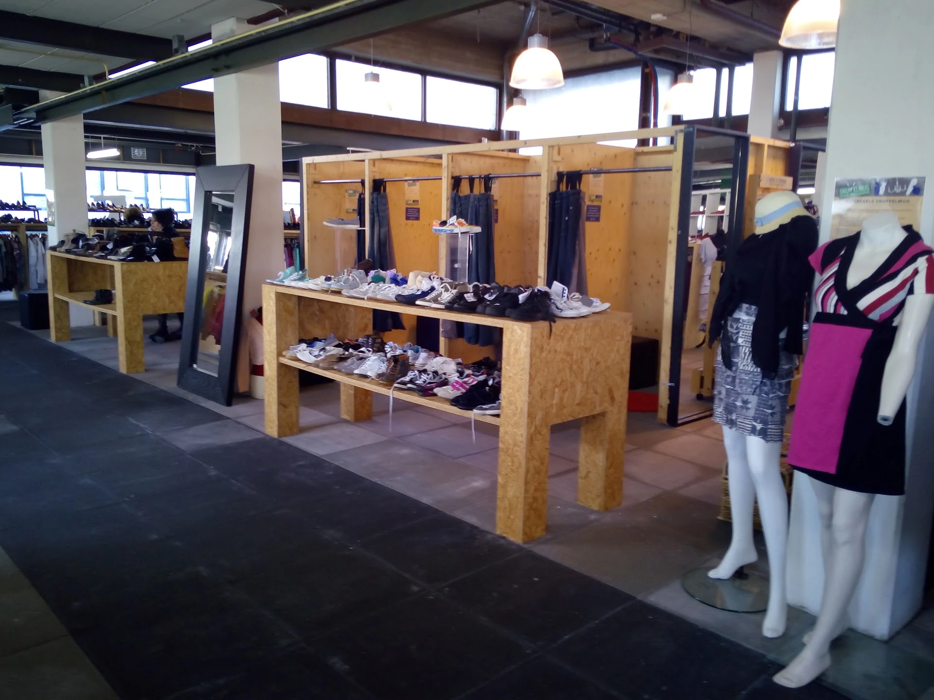 Kringloopwinkel Snuffelmug Kringloopwarenhuis in Haarlem