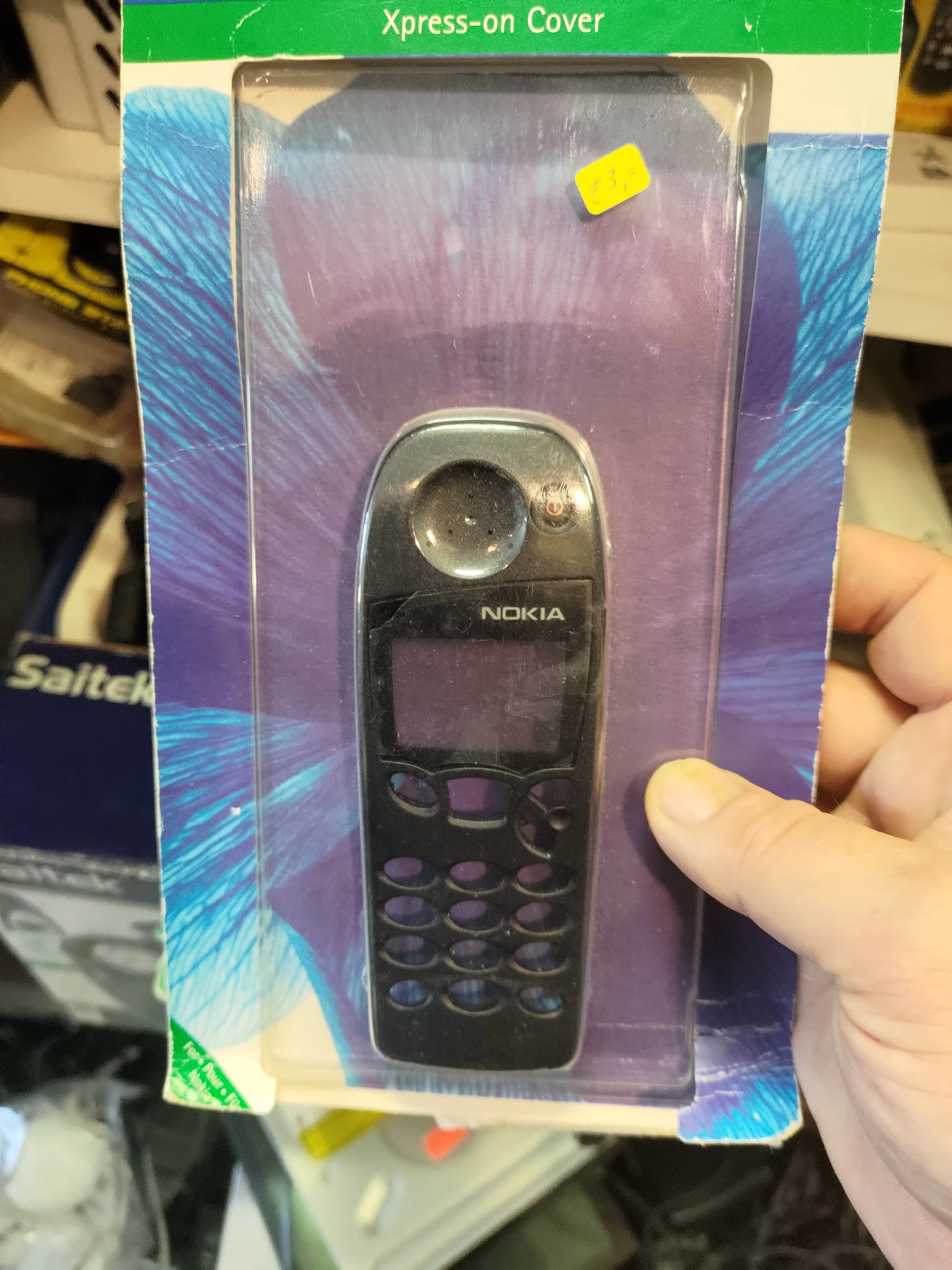 Kringloopwinkel á¹ nuffelpand in Ridderkerk met tweedehands boeken, huishoudelijke apparaten en meubels