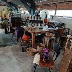 Bezoeker foto van Kringloopwinkel Snuffelschuur Enumatil in Enumatil