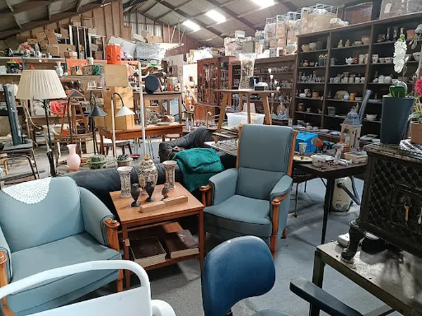 Kringloopwinkel in Enumatil