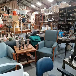 Bezoeker foto van Kringloopwinkel Snuffelschuur Enumatil in Enumatil