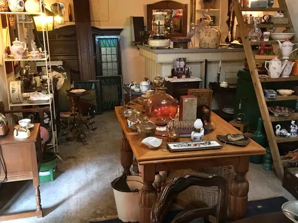 Kringloopwinkel Kringloopwinkel Snuffelschuurtje De Nuister Snuisterij in Nuis