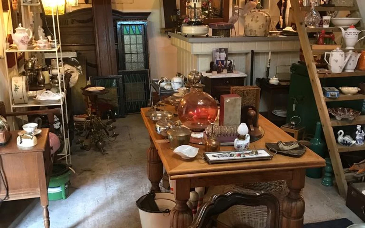 Kringloopwinkel Kringloopwinkel Snuffelschuurtje De Nuister Snuisterij in Nuis