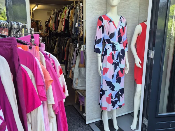 Kringloopwinkel S.O.L.O. /Secondhand Original Lovely Outfit in Gorinchem