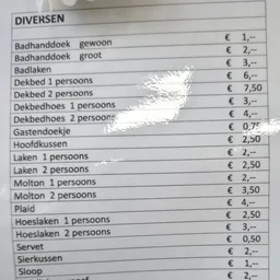 Prijslijst met beddengoedartikelen, badhanddoeken, badlakens en overige linnengoed met prijzen in euro's