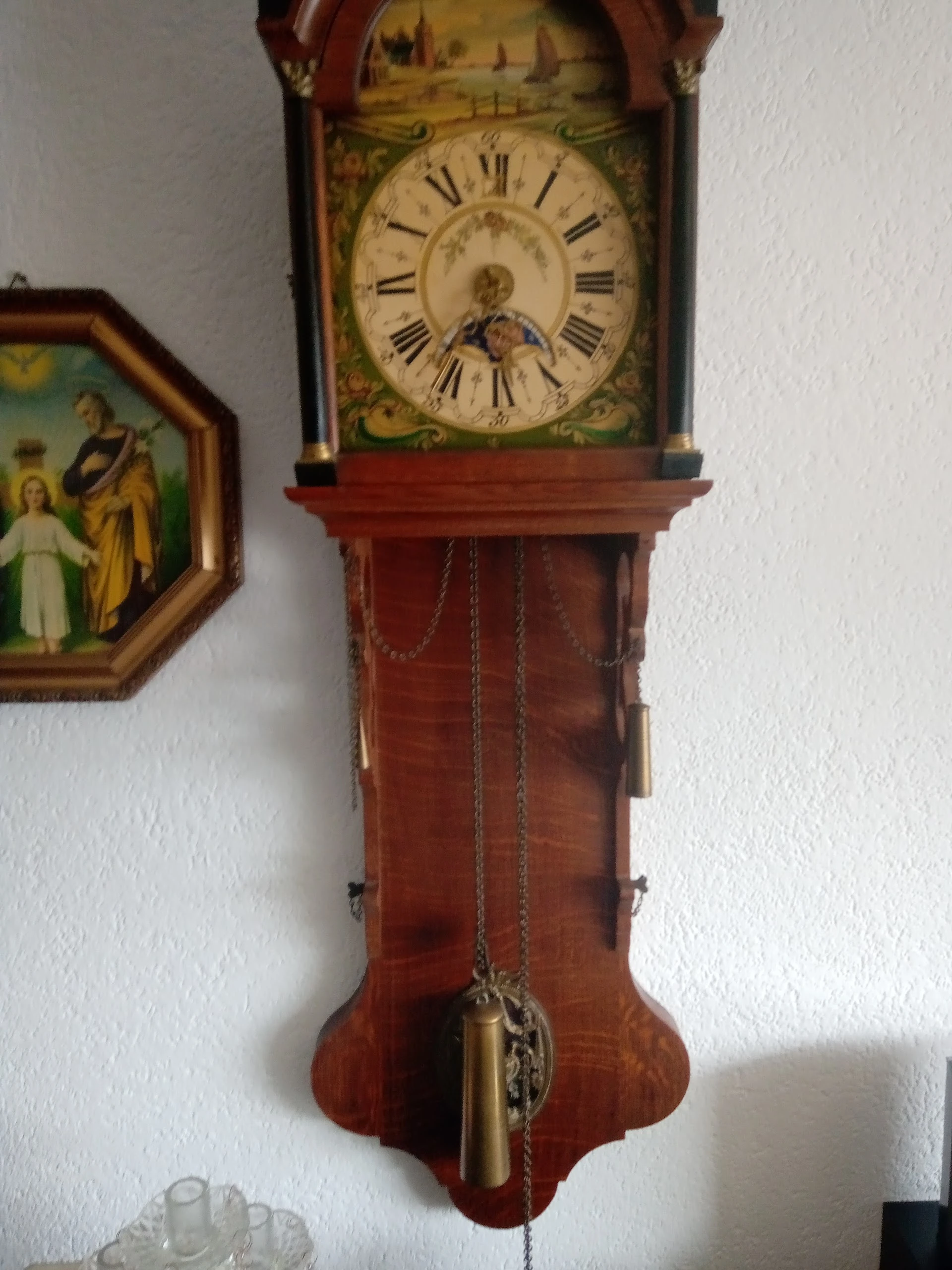 Kringloopwinkel St. Woord en Daad in Harderwijk met tweedehands boeken, huishoudelijke apparaten en kleding