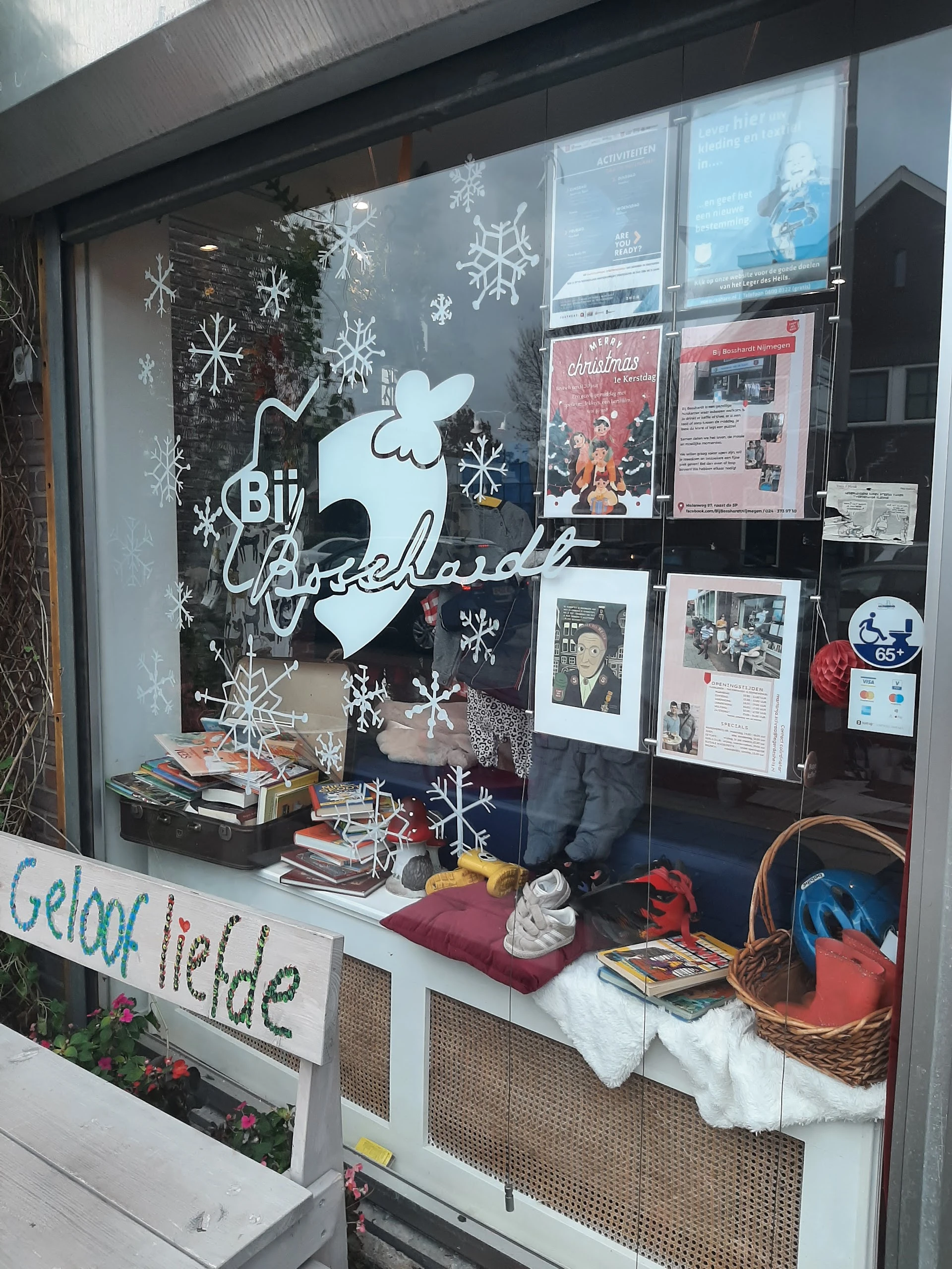 Kringloopwinkel Stg Leger Des Heils Welz- En Gezondheidsz in Nijmegen met tweedehands boeken, elektronica en kleding