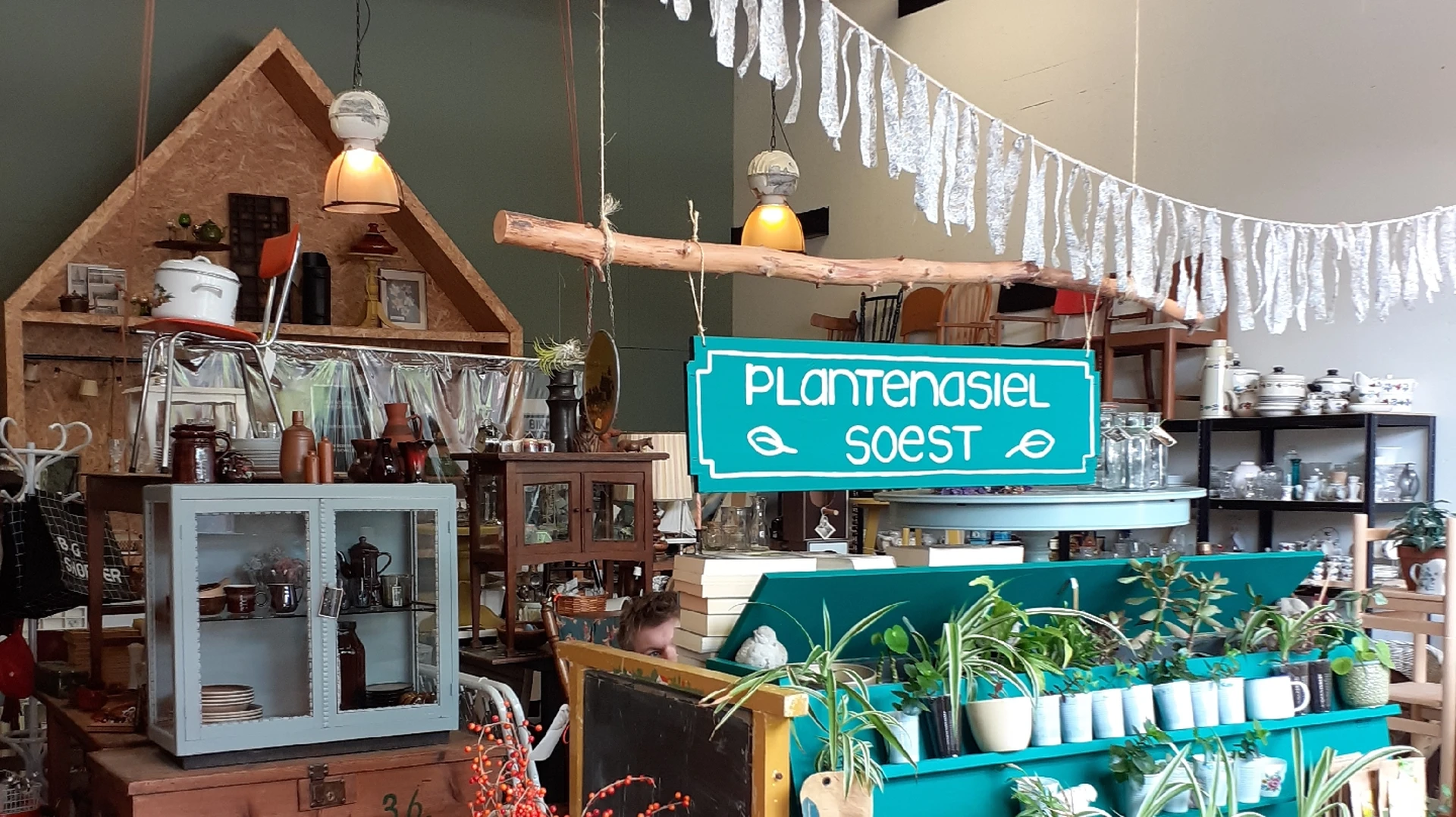 Stichting Bikkel | Bikkel Store in Soest met tweedehands meubels en kleding