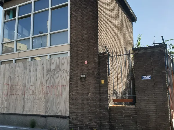 Kringloopwinkel Stichting DC Community Market - under construction in Rotterdam